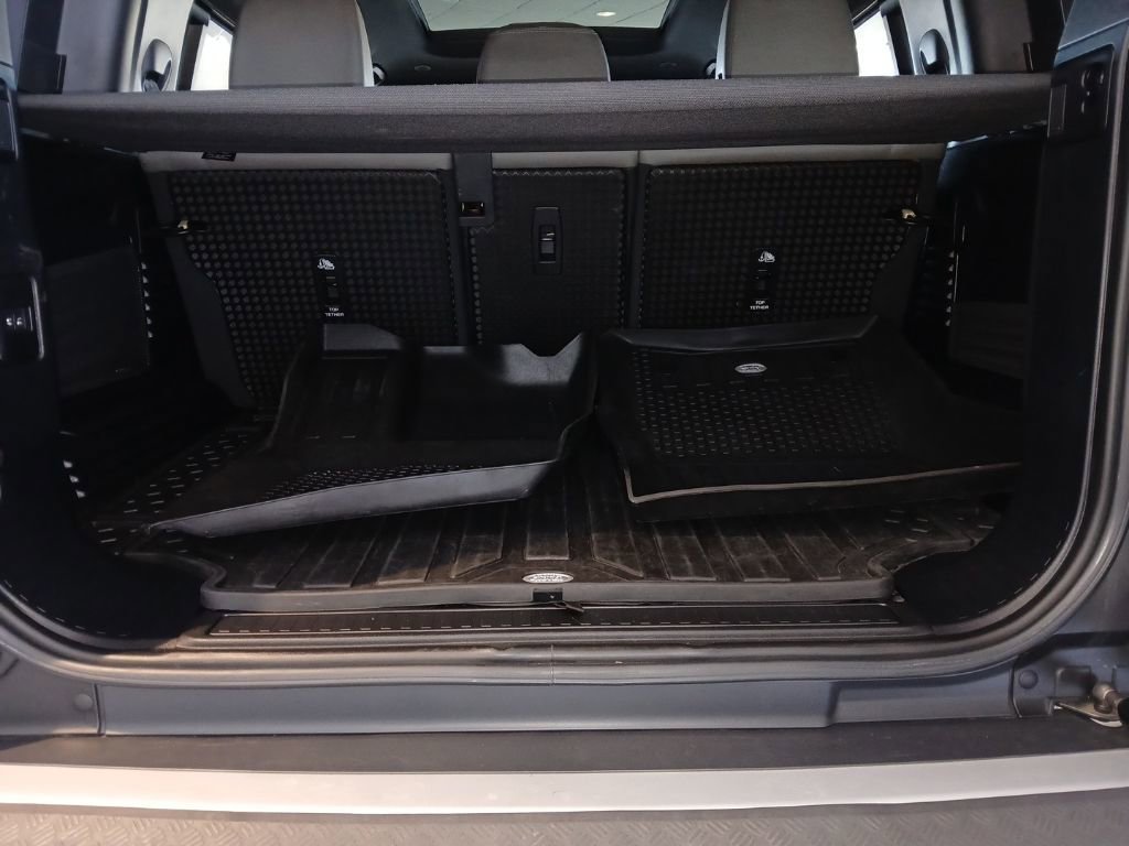 Used 2024 Land Rover Defender 110 S image 28