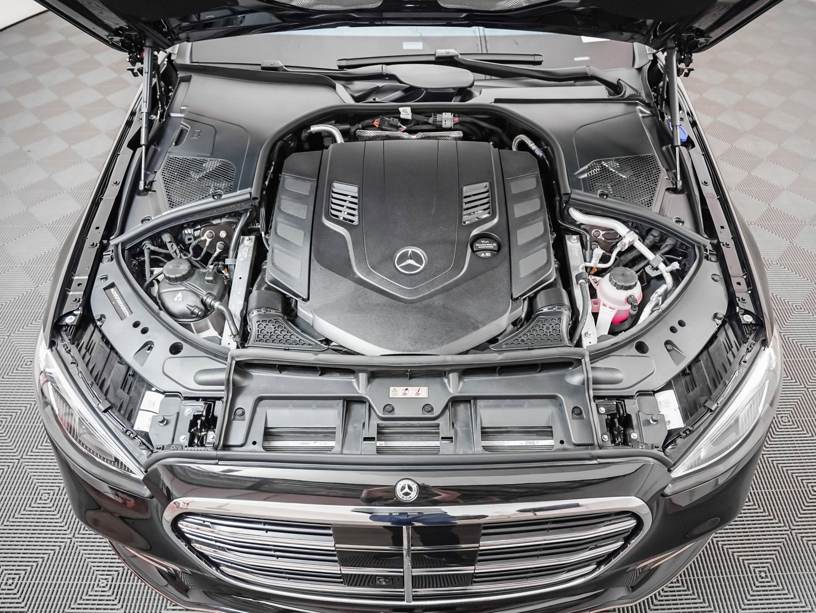 New 2025 Mercedes-Benz S 580 4MATIC Sedan image 4