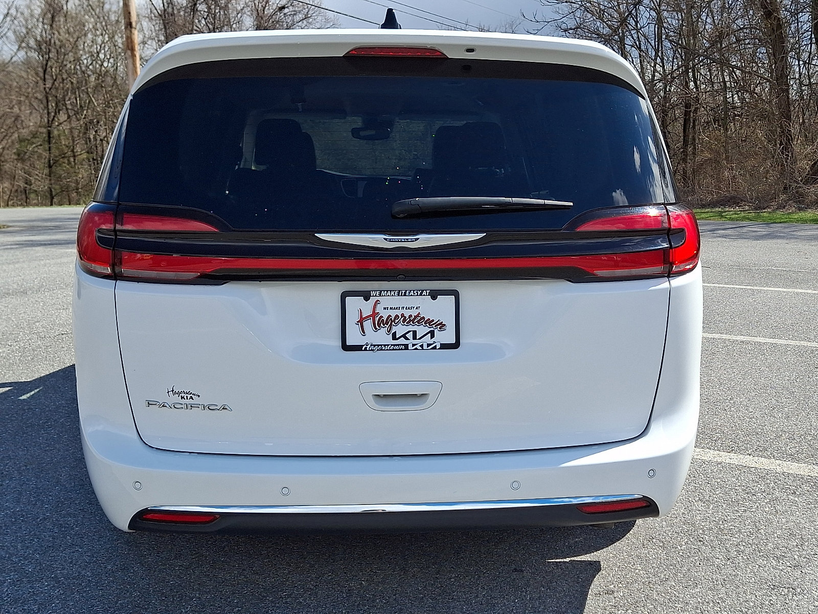 Used 2023 Chrysler Pacifica Touring-L image 5