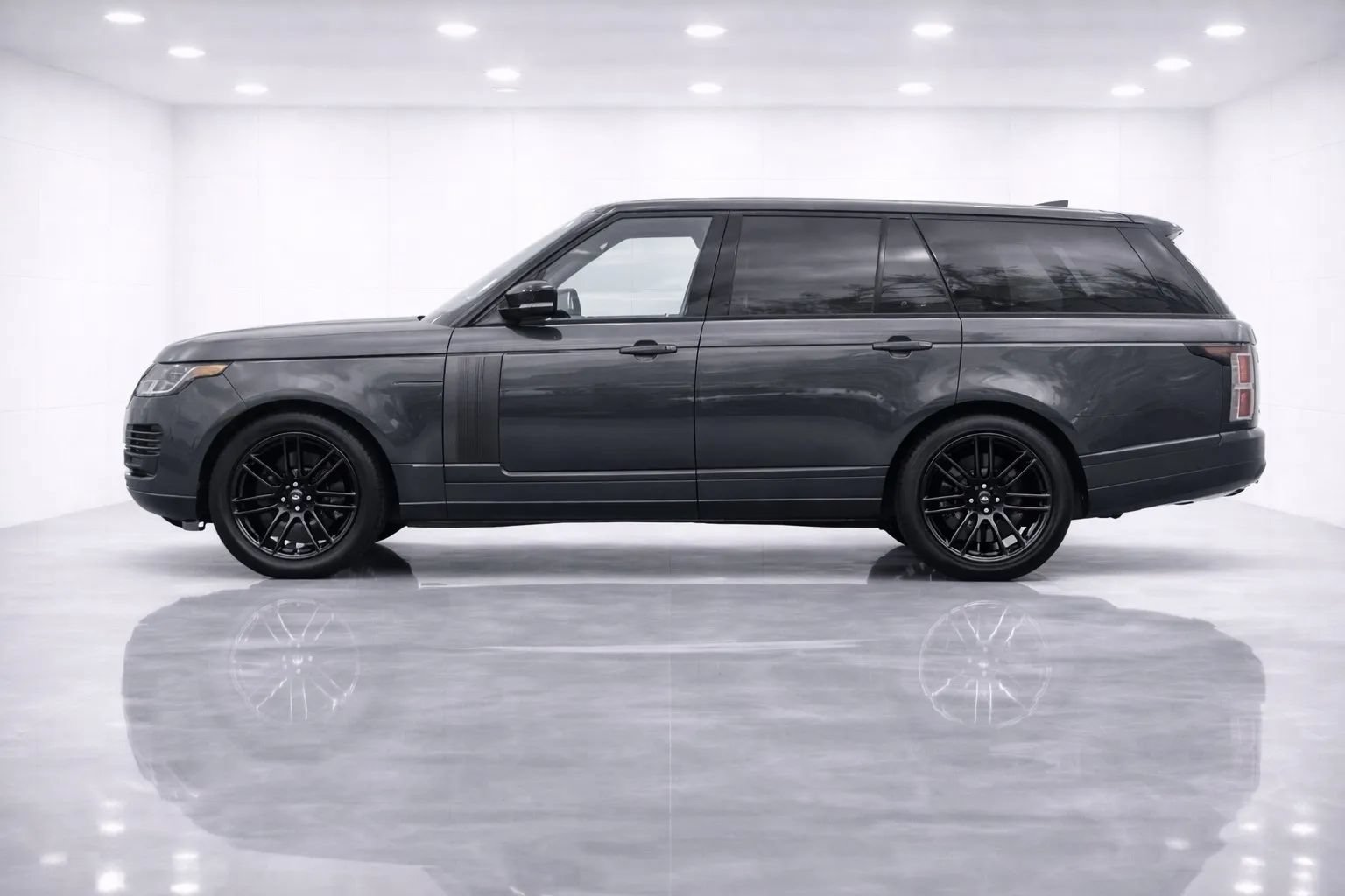 Used 2020 Land Rover Range Rover AWD/4WD image 2