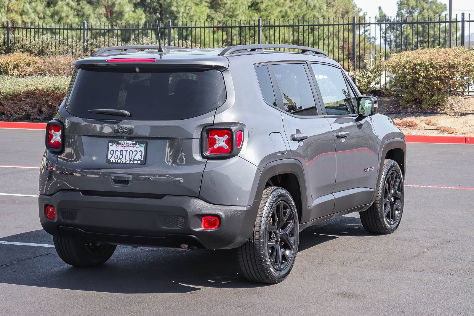 Used 2022 Jeep Renegade Altitude AWD/4WD image 7