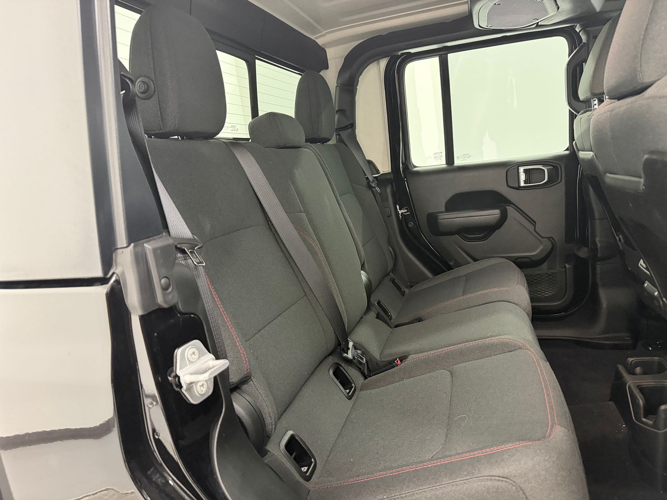 Used 2025 Jeep Gladiator Rubicon w/ Technology Group AWD/4WD image 43