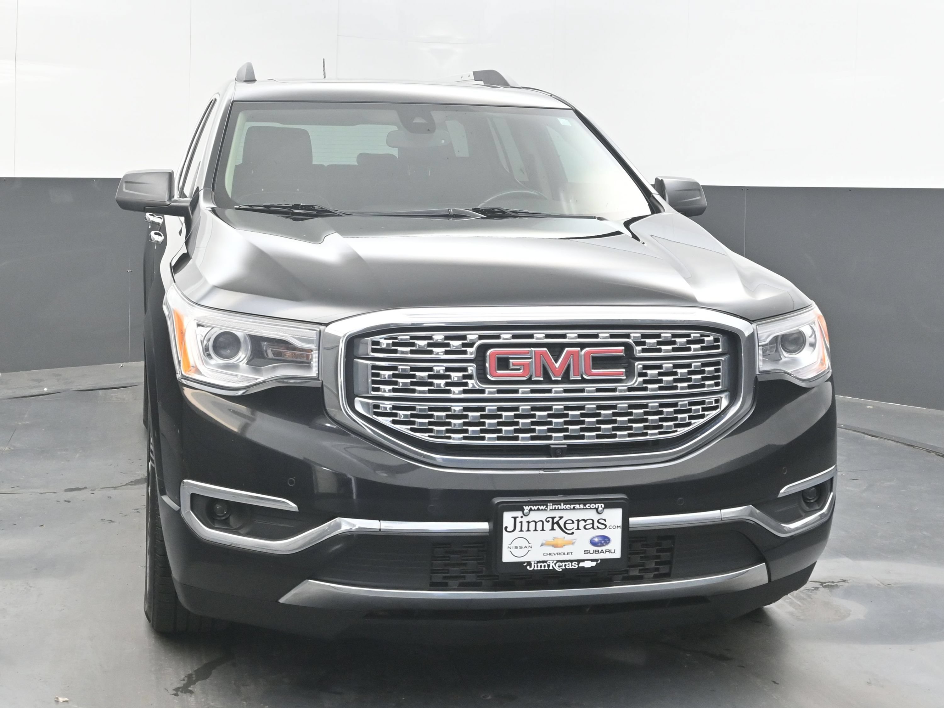 Used 2018 GMC Acadia Denali w/ Technology Package AWD/4WD image 3