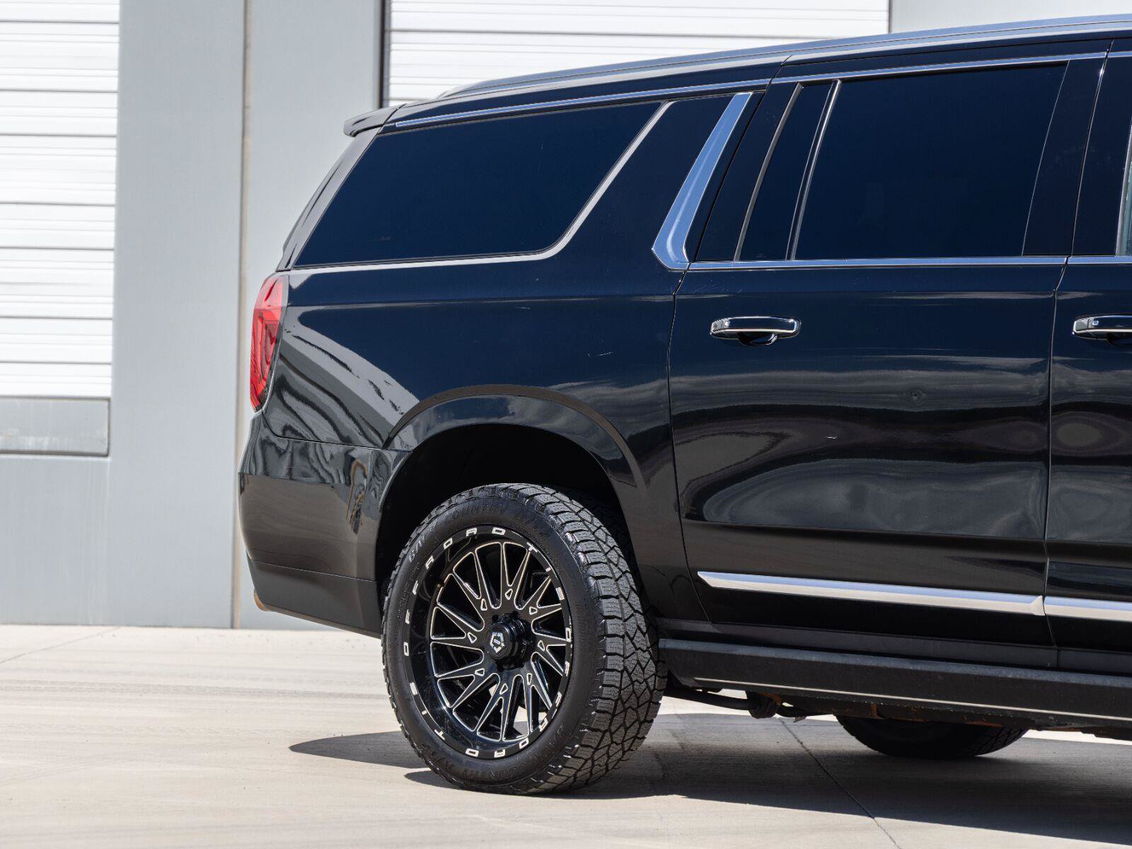 Used 2021 GMC Yukon XL Denali w/ Denali Premium Package AWD/4WD image 12