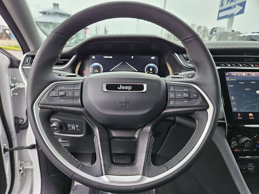 Used 2023 Jeep Grand Cherokee Limited w/ Luxury Tech Group II image 23