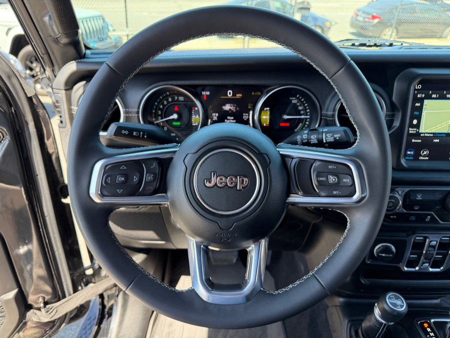 Used 2023 Jeep Wrangler Unlimited Sahara AWD/4WD image 13