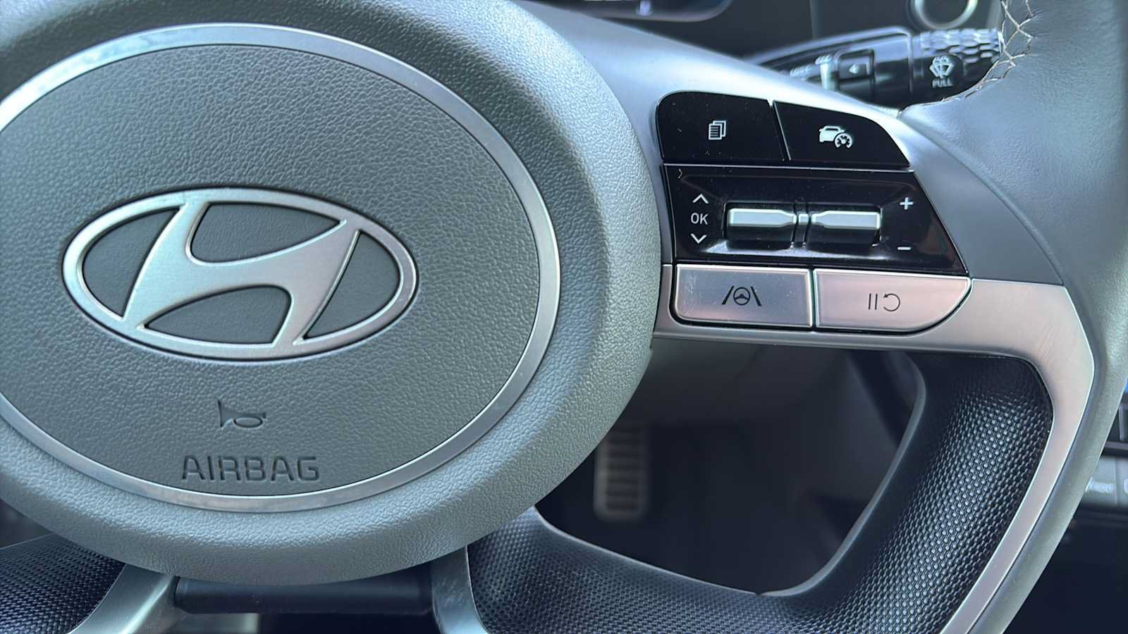 Used 2025 Hyundai Elantra Sport FWD image 15