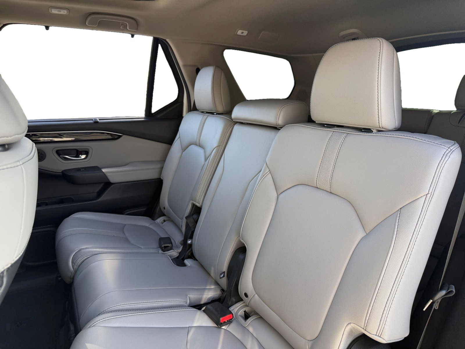 Used 2025 Honda Pilot Touring image 10