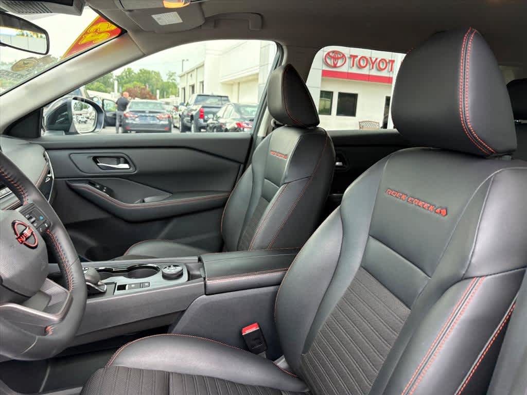 Used 2025 Nissan Rogue SV AWD/4WD image 23