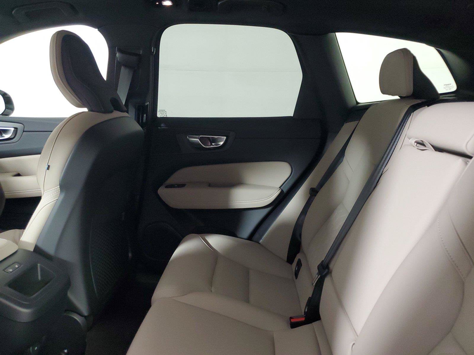 New 2027 Volvo XC60 B5 Plus AWD/4WD image 12