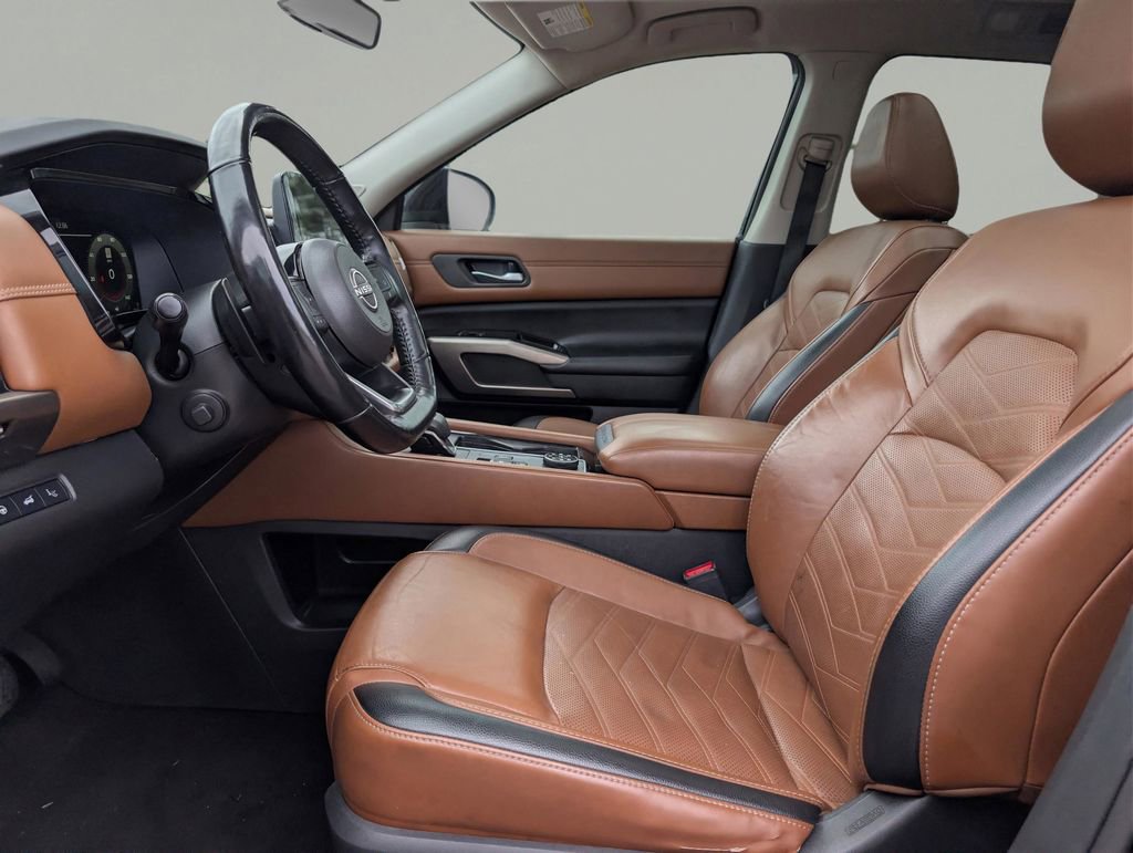 Used 2023 Nissan Pathfinder Platinum w/ Cargo Package image 18