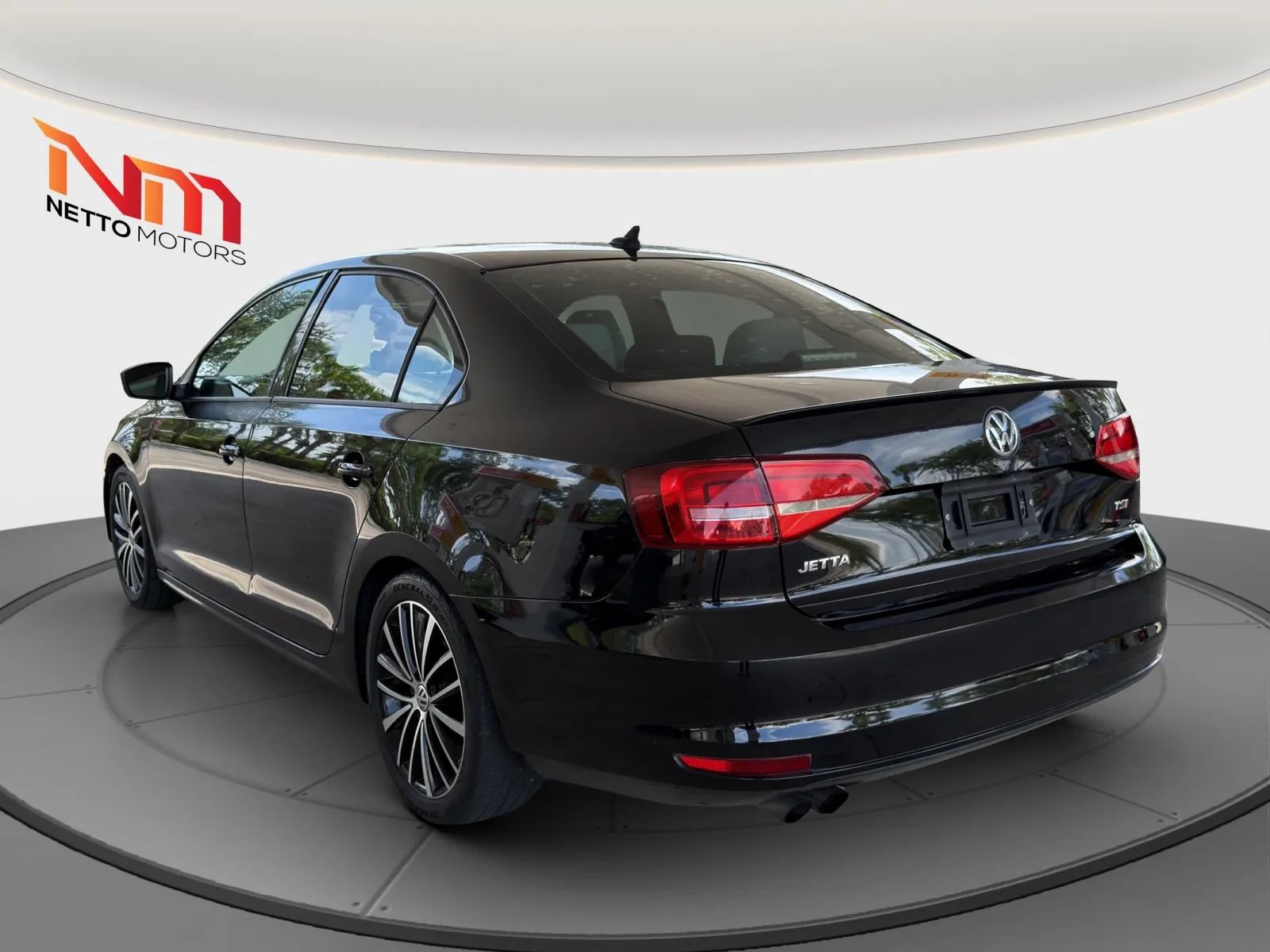 Used 2015 Volkswagen Jetta Sport FWD image 3