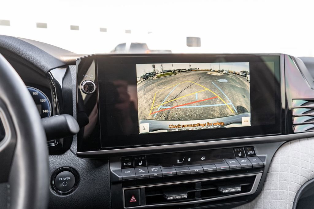 Used 2025 Toyota Camry XLE image 29