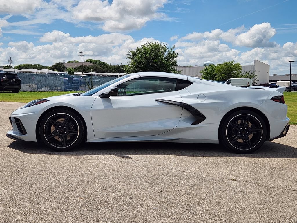 Certified 2021 Chevrolet Corvette Stingray Premium Cpe w/ Z51 Performance Package RWD image 4