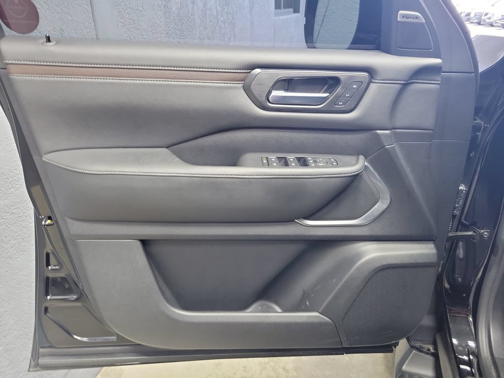 Used 2025 Nissan Armada Platinum AWD/4WD image 24