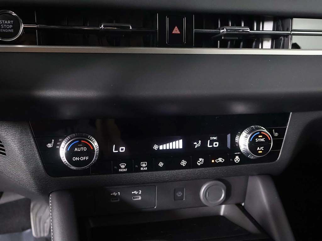 New 2026 Mitsubishi Outlander LE FWD image 43