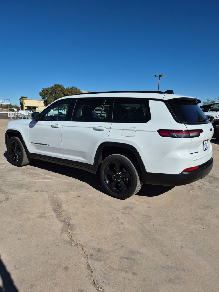 Used 2023 Jeep Grand Cherokee L Altitude AWD/4WD image 13