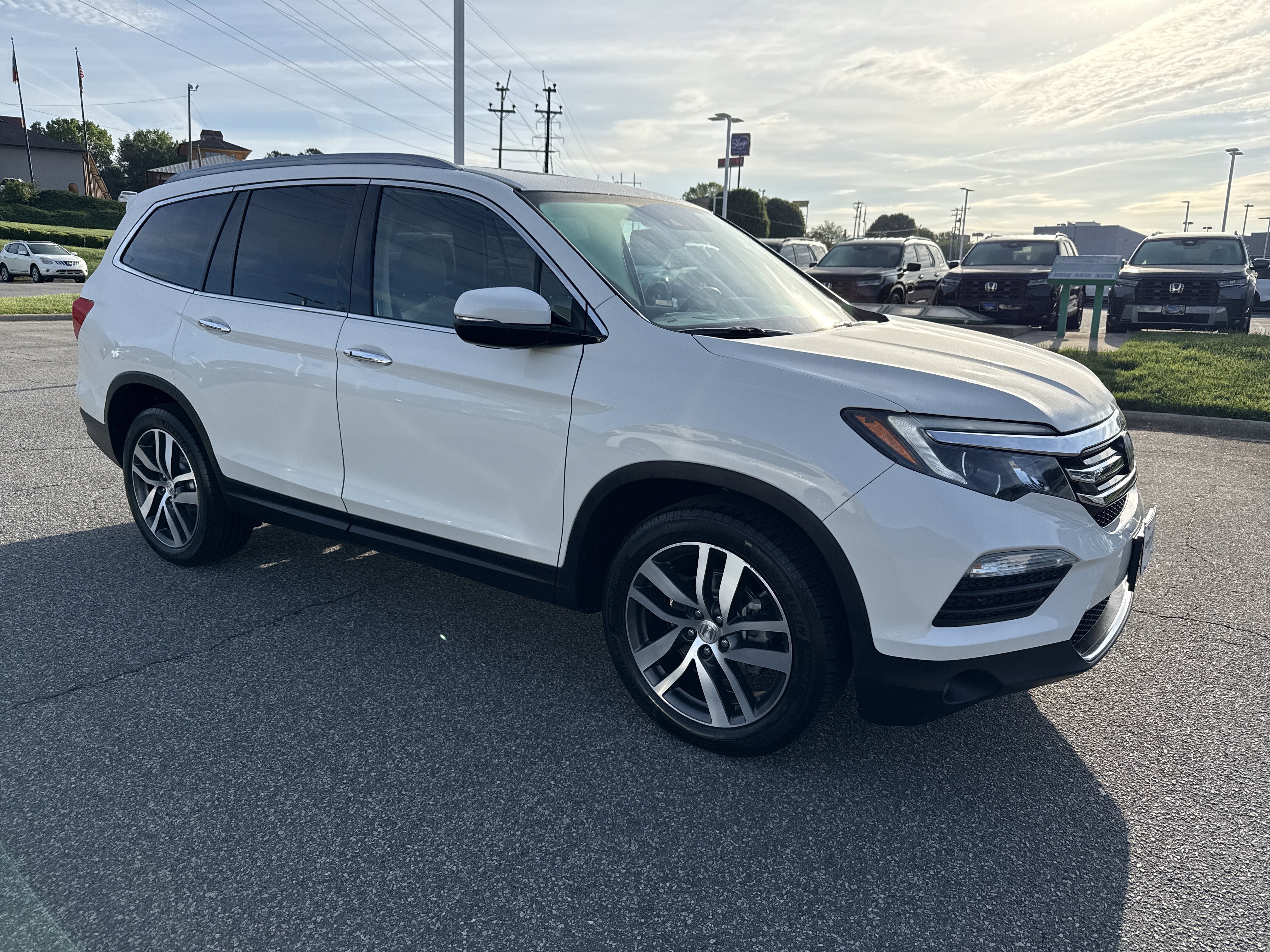 Used 2018 Honda Pilot Elite image 2