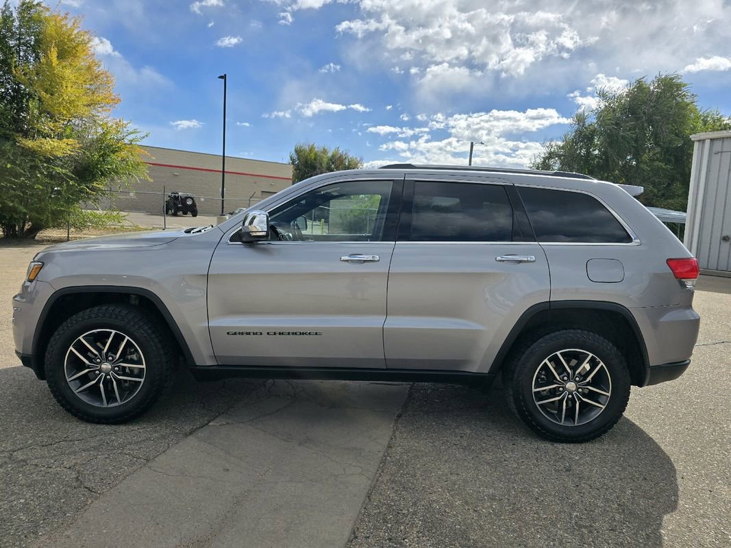 Used 2017 Jeep Grand Cherokee Limited w/ Luxury Group II image 9