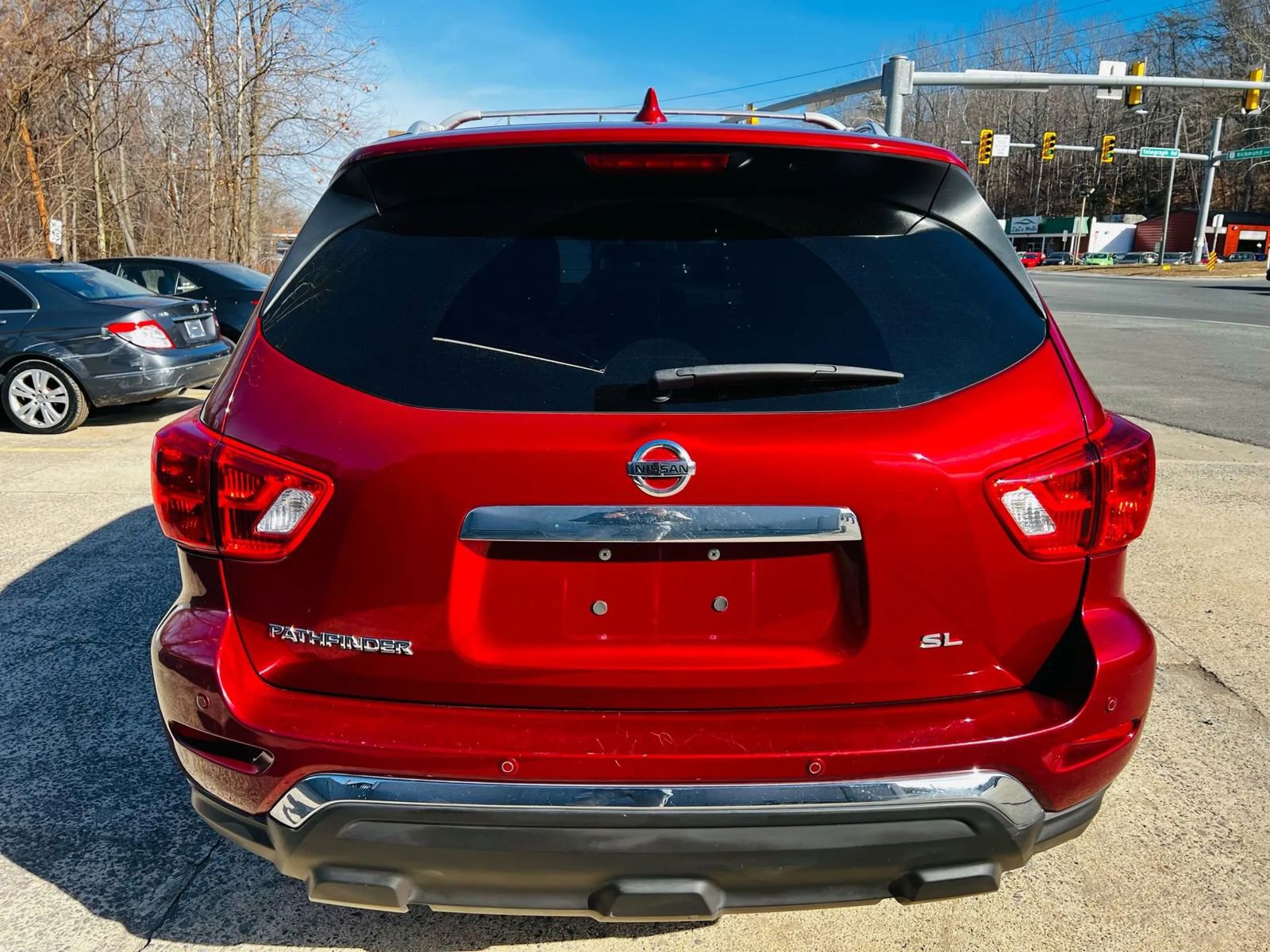 Used 2020 Nissan Pathfinder SL image 9