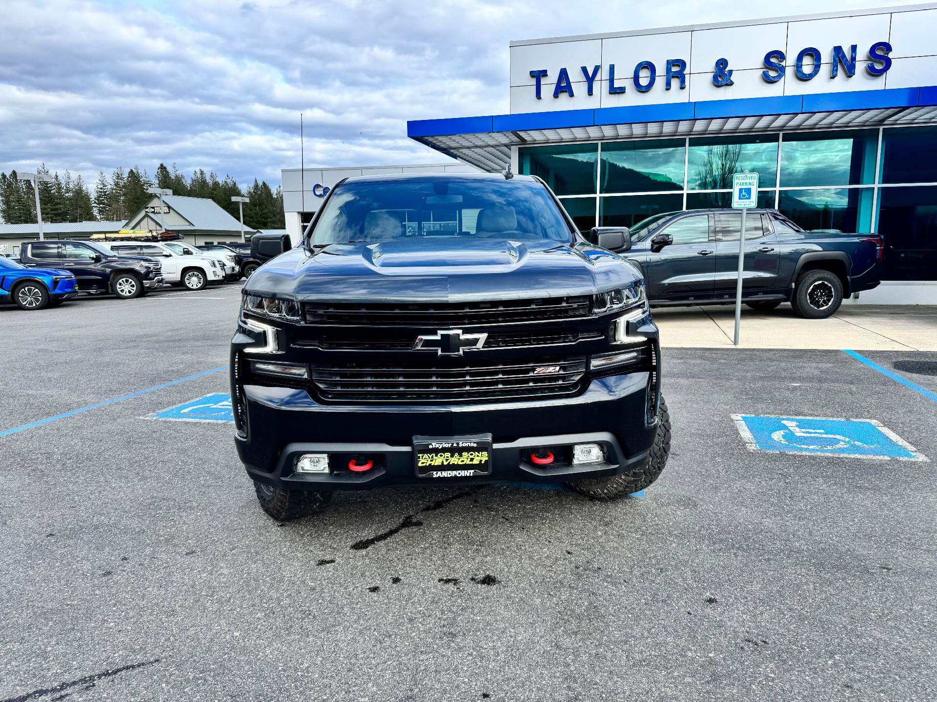 Used 2022 Chevrolet Silverado 1500 LT Trail Boss w/ Convenience Package II image 2