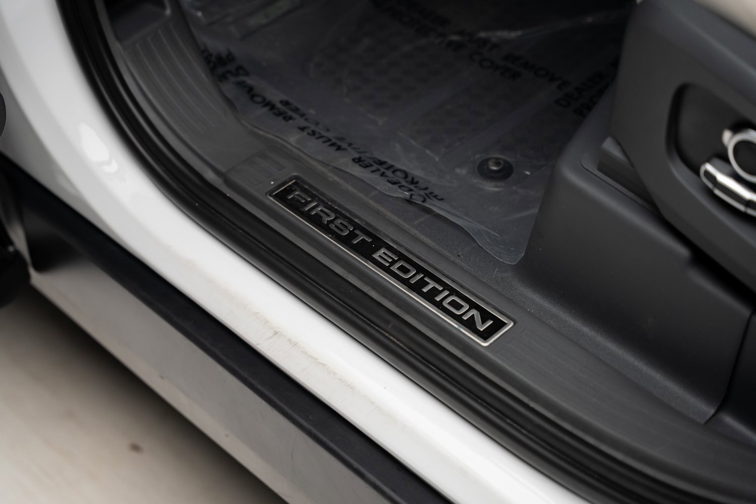 Used 2023 Land Rover Defender 130 First Edition image 57