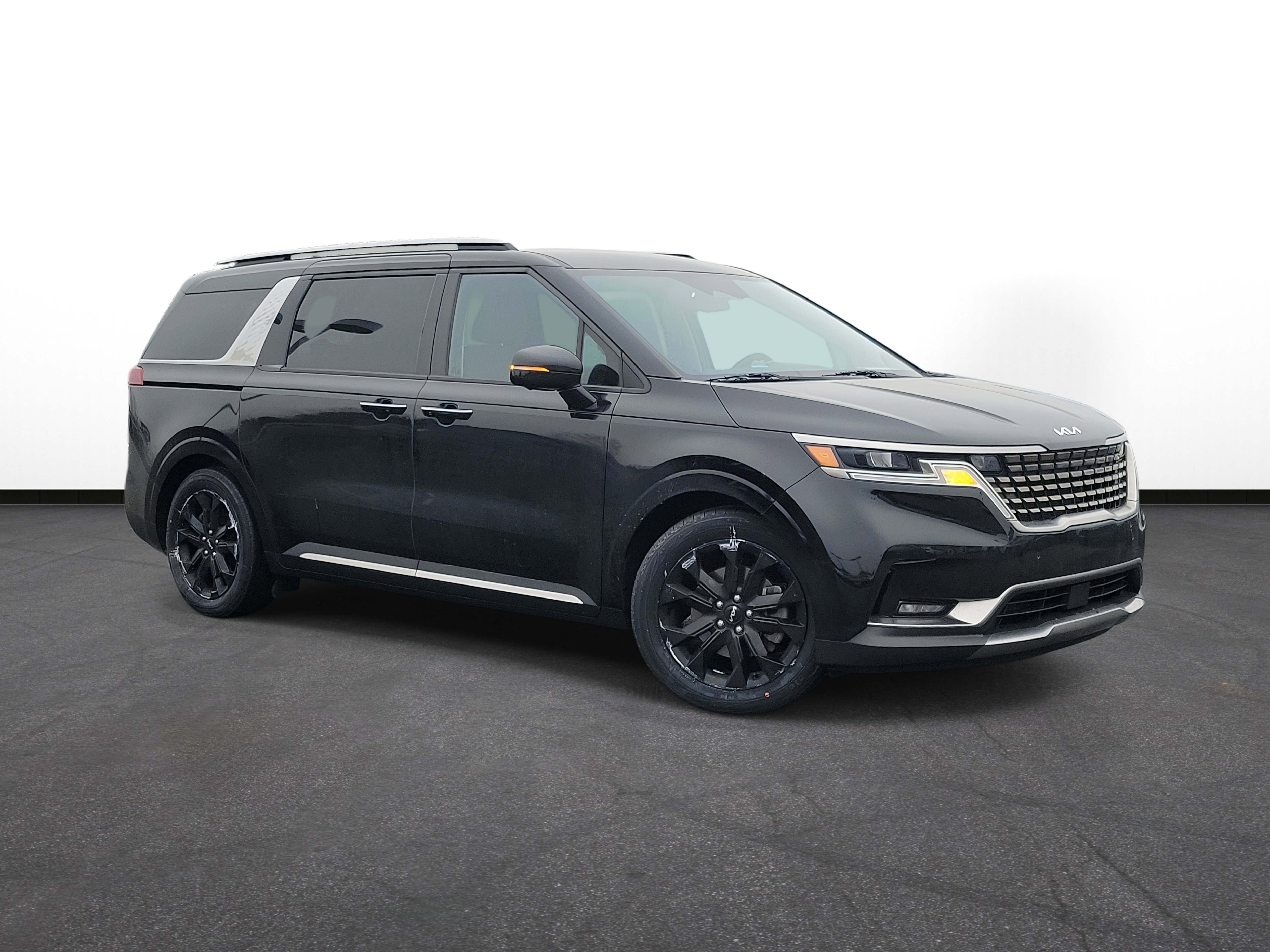 Used 2023 Kia Carnival SX