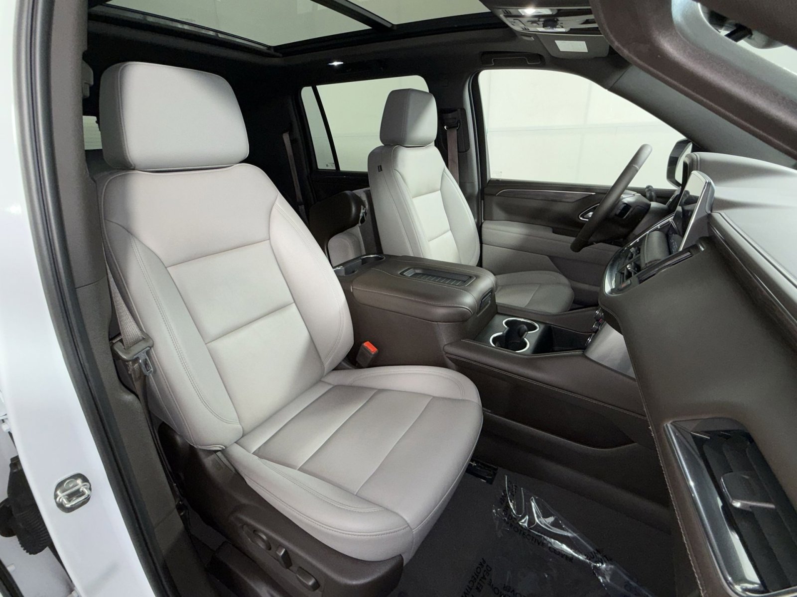 Used 2023 Chevrolet Suburban Z71 w/ Luxury Package image 28