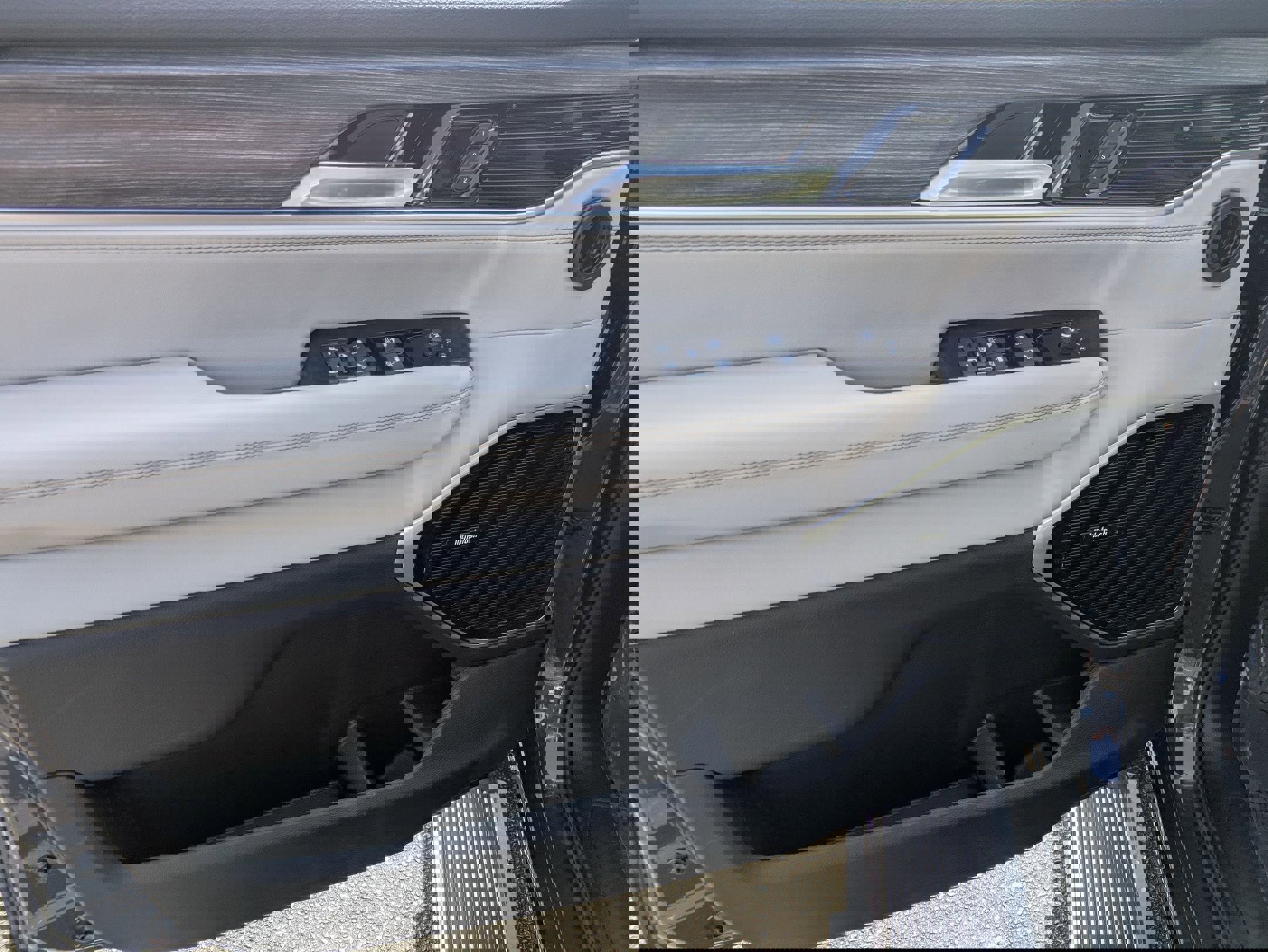 Certified 2024 Jeep Wagoneer Series III w/ Premium Group I image 11