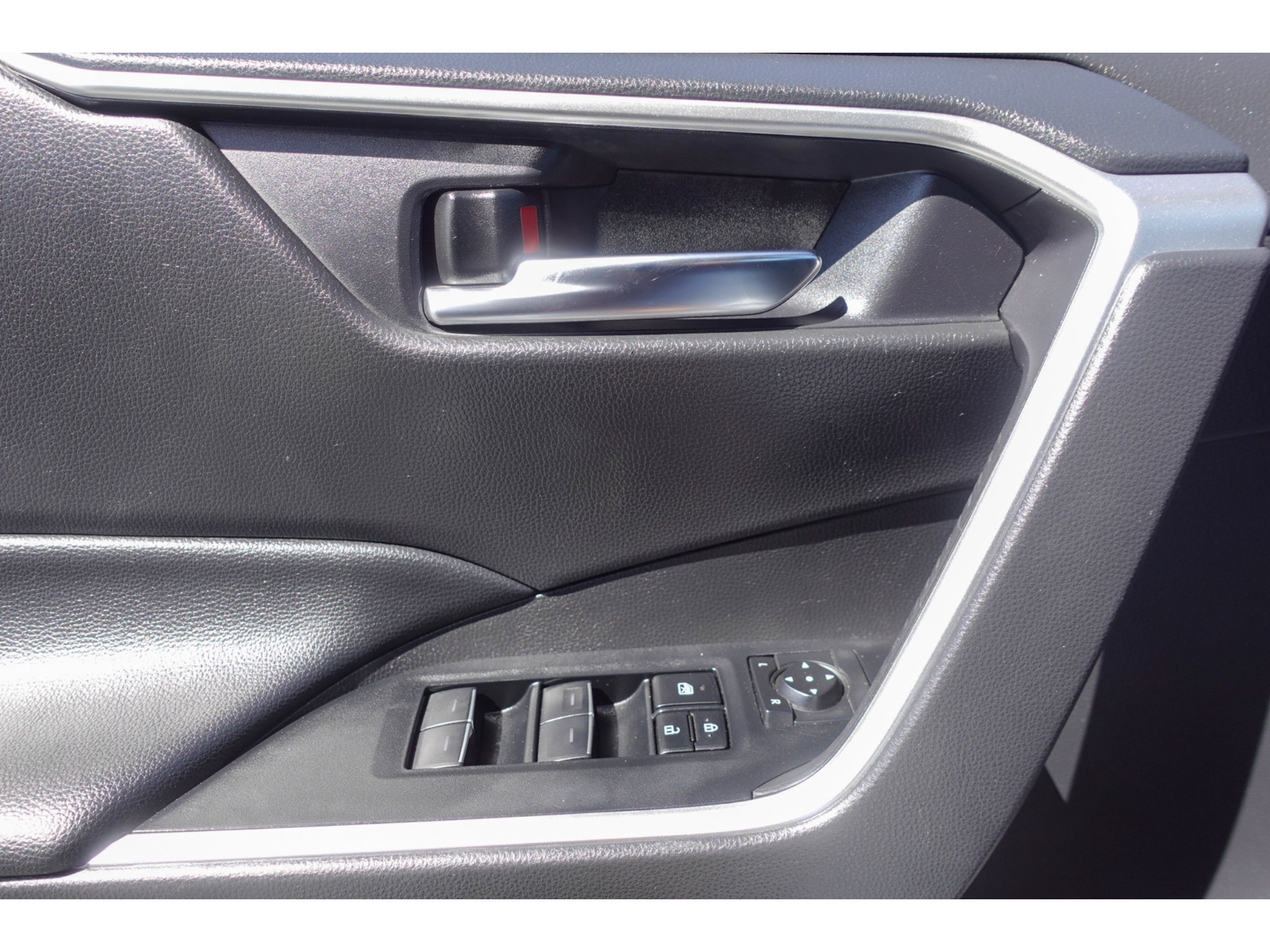 Used 2024 Toyota RAV4 XLE AWD/4WD image 11