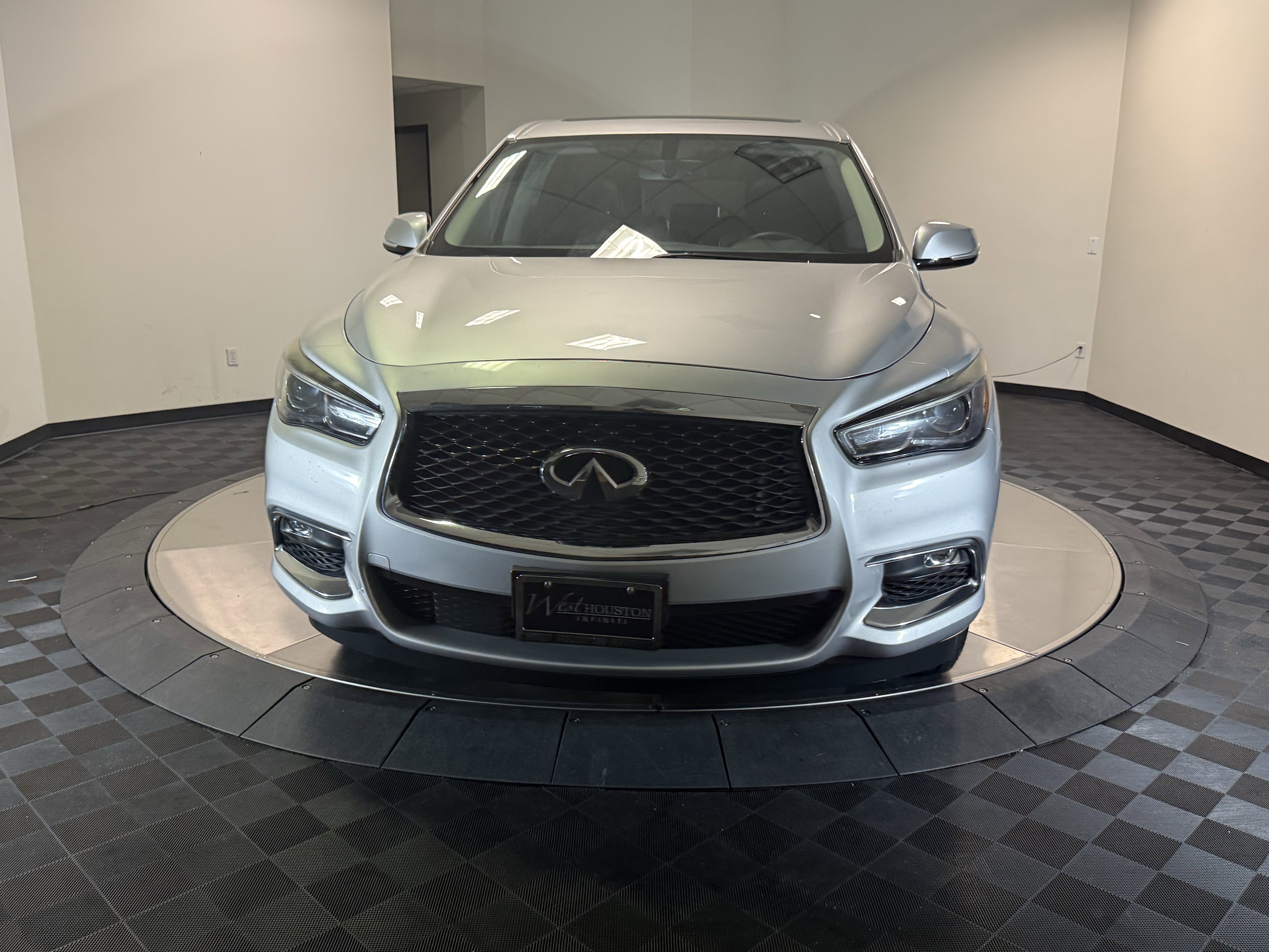 Used 2018 INFINITI QX60 Luxe AWD/4WD image 2