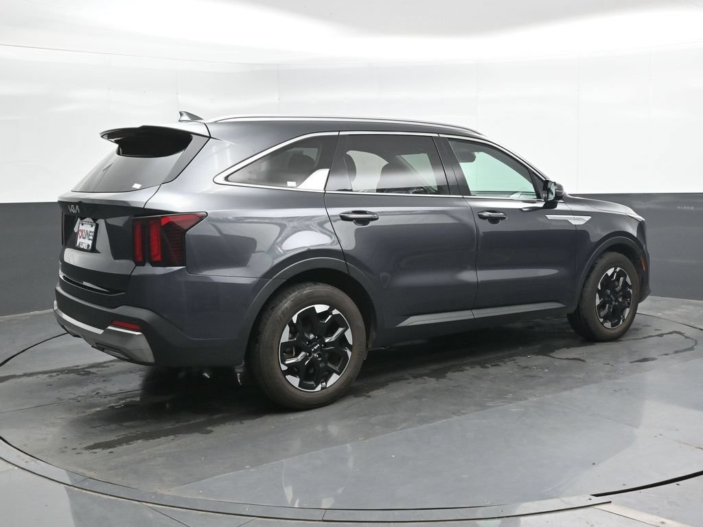 Used 2024 Kia Sorento S FWD image 2