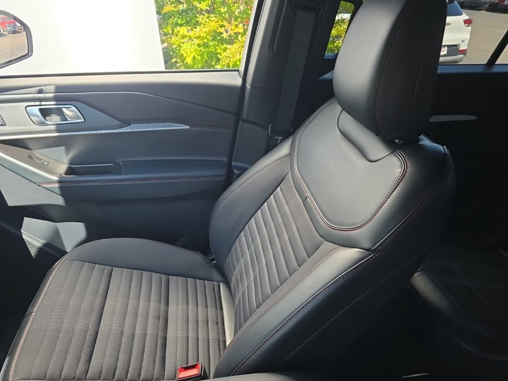 Used 2025 Ford Explorer ST-Line AWD/4WD image 26