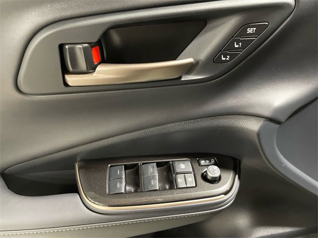 Used 2025 Toyota Crown Signia image 13