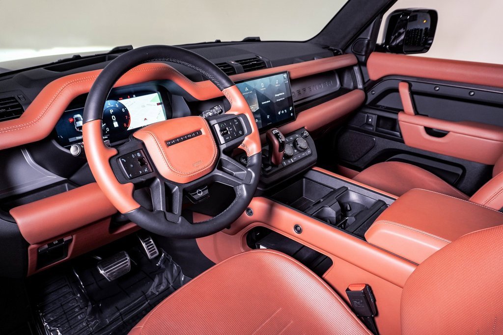 Used 2025 Land Rover Defender 110 image 19