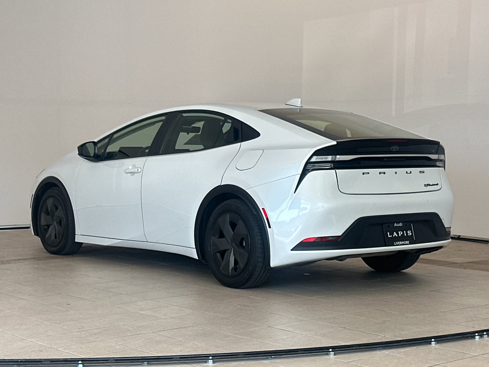 Used 2023 Toyota Prius Prime FWD image 4