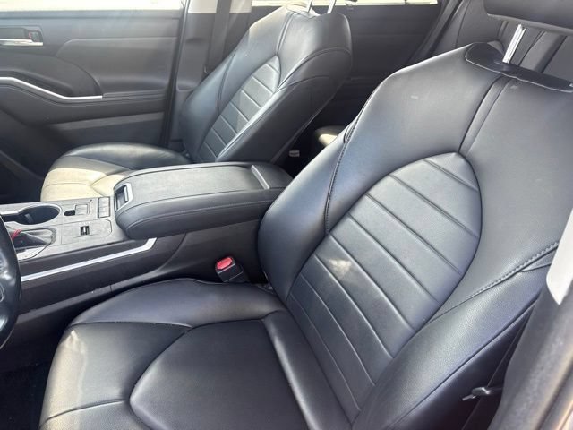 Used 2020 Toyota Highlander XLE FWD image 6