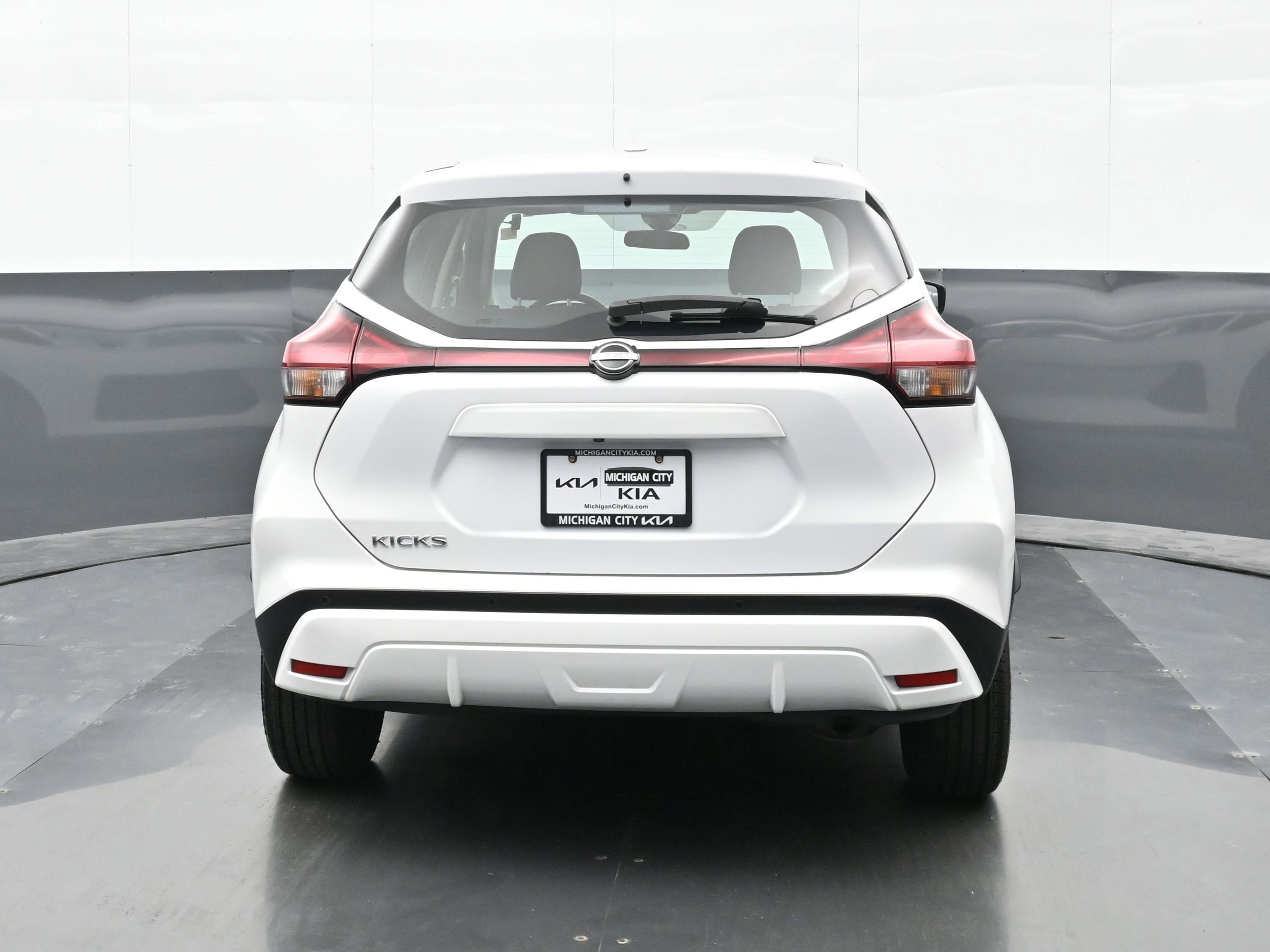 Used 2022 Nissan Kicks S FWD image 3