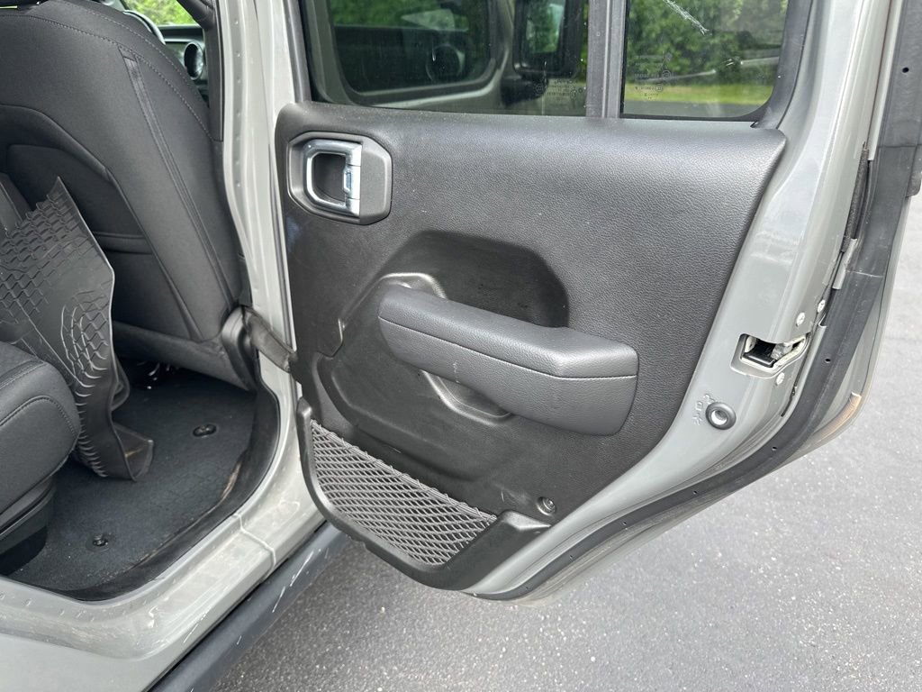 Used 2022 Jeep Gladiator Sport AWD/4WD image 17