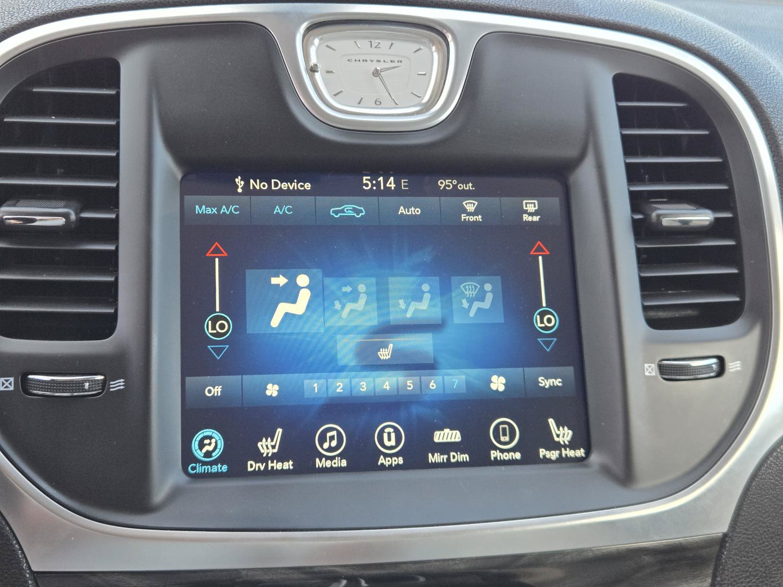Used 2017 Chrysler 300 Limited RWD image 9