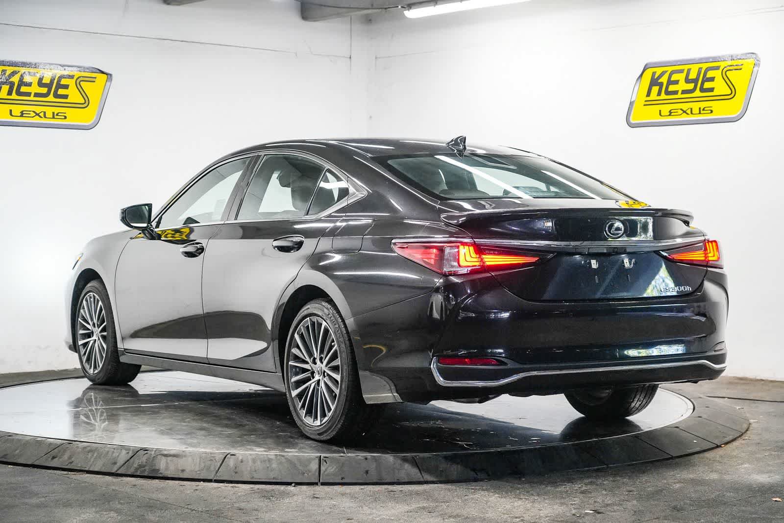 Used 2024 Lexus ES 300h w/ Premium Package FWD image 4