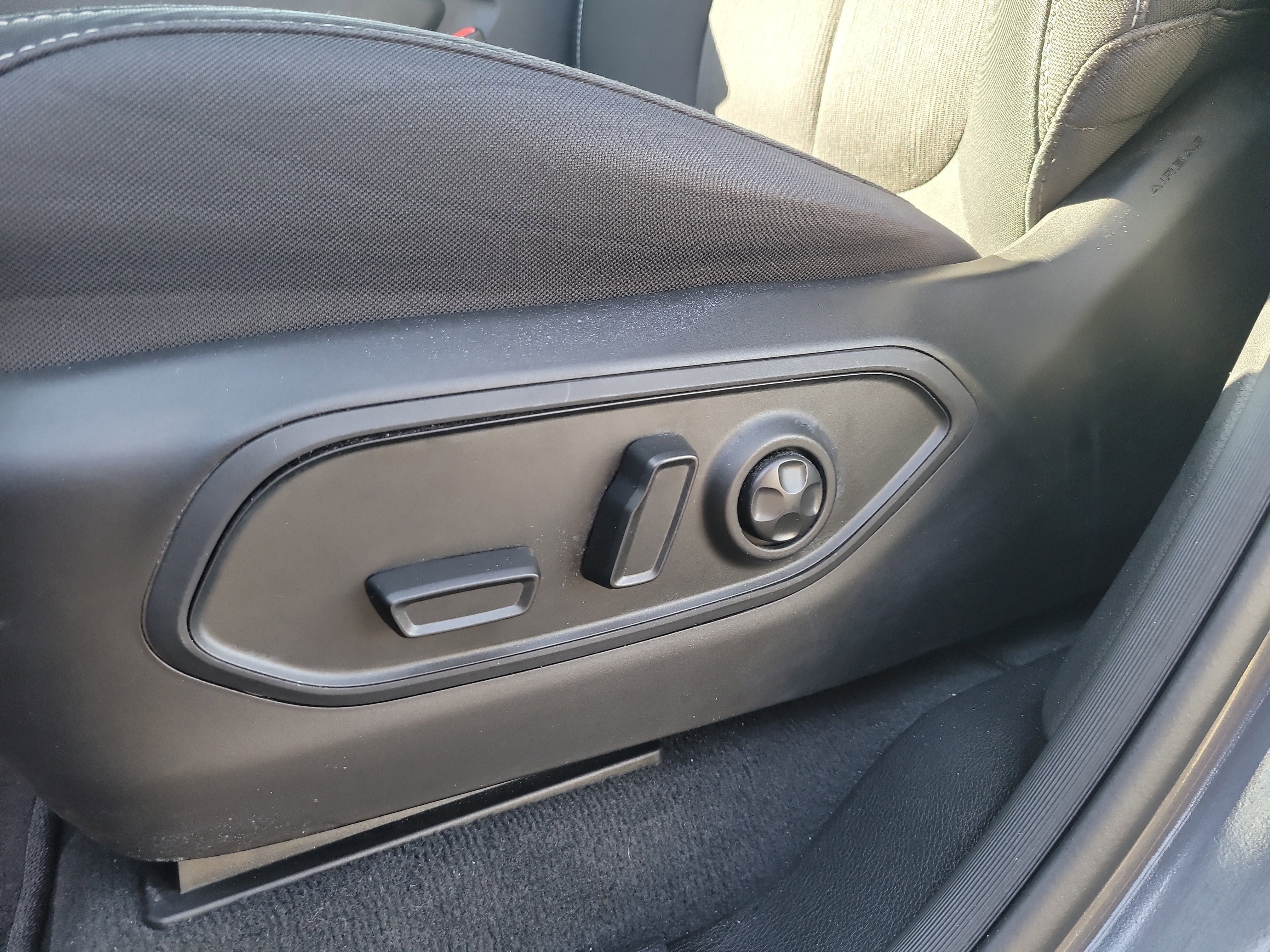 Used 2025 Jeep Grand Cherokee Laredo w/ MOPAR Finishing Package image 17