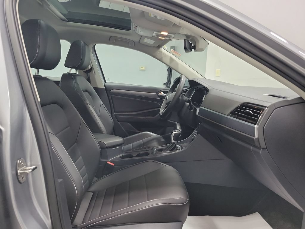 Used 2023 Volkswagen Jetta SE w/ Panoramic Sunroof Package FWD image 21