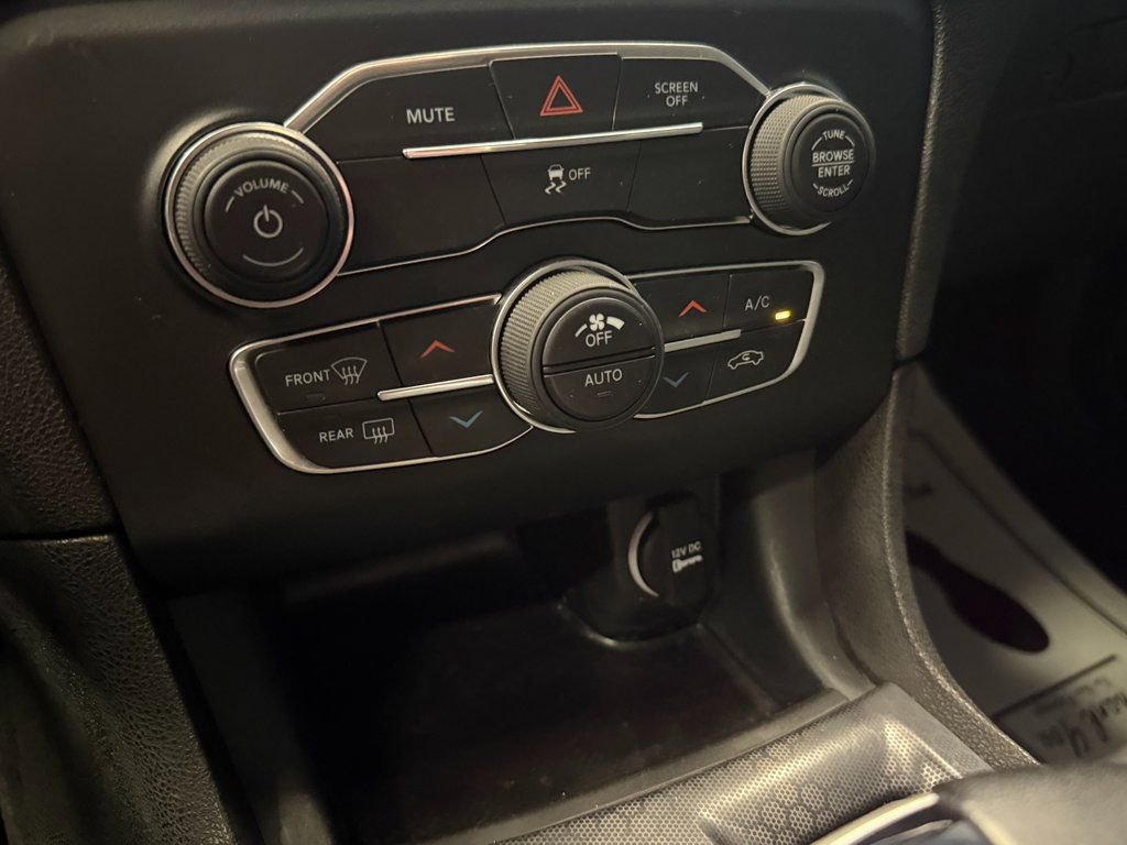 Used 2017 Dodge Charger SXT image 14