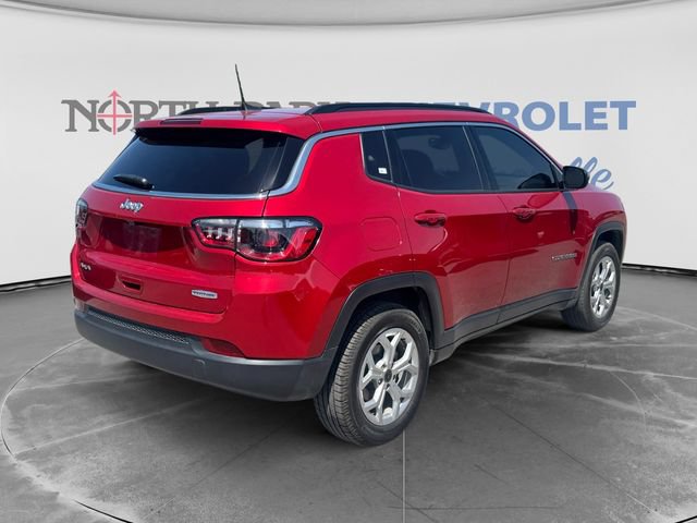 Used 2025 Jeep Compass Latitude AWD/4WD image 3