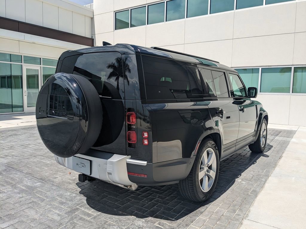 New 2025 Land Rover Defender 130 S image 4