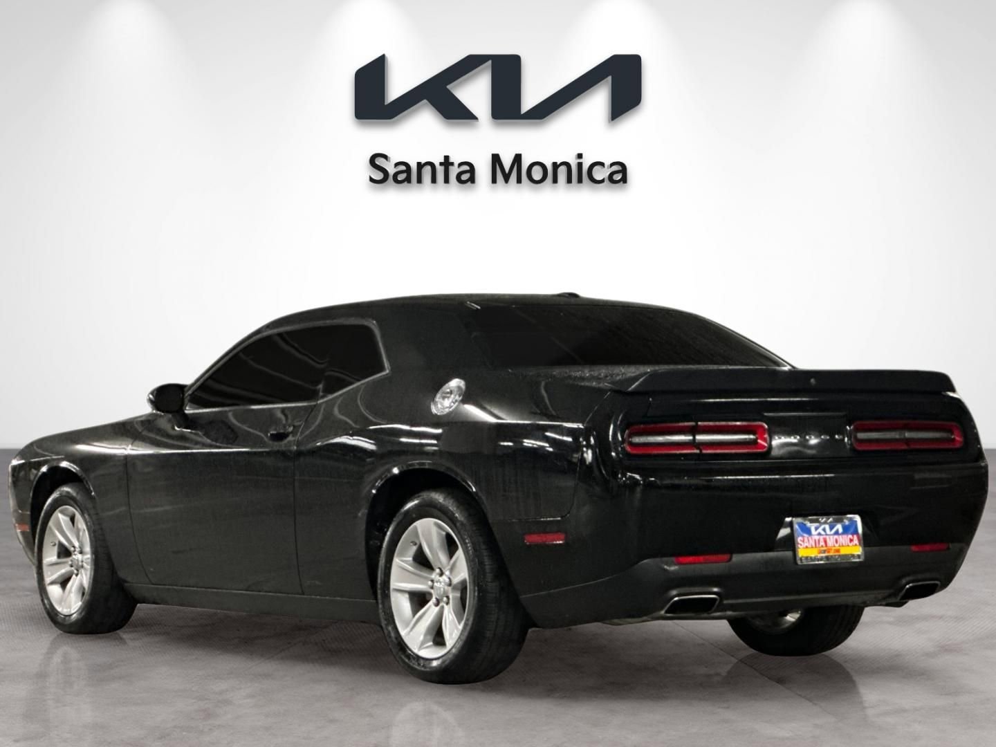 Used 2023 Dodge Challenger SXT image 4