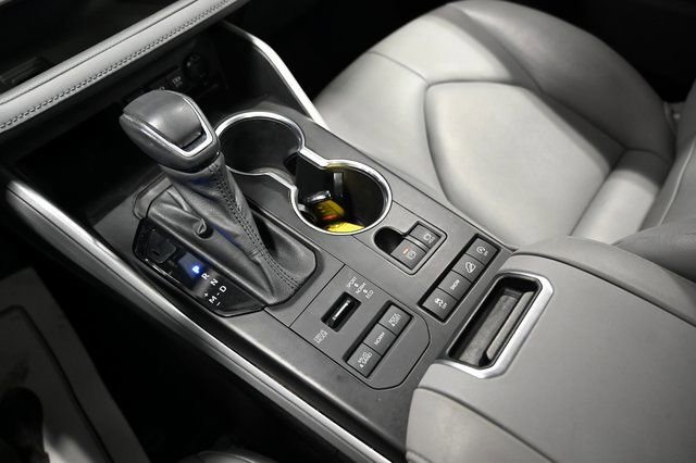 Used 2021 Toyota Highlander XLE image 19