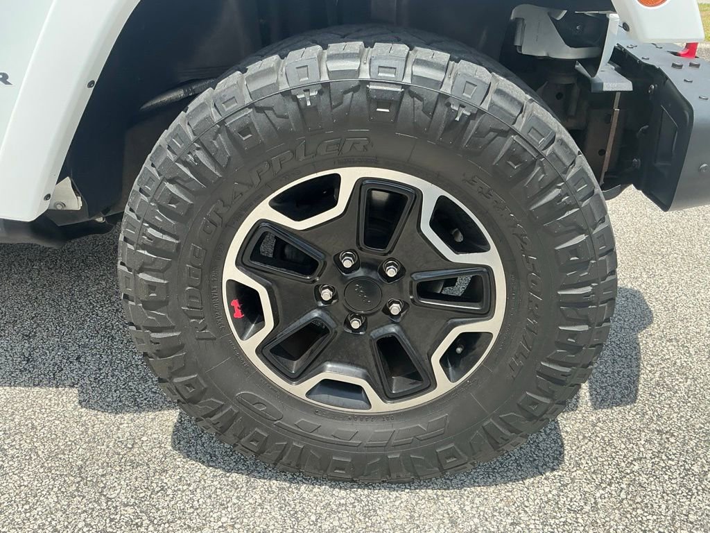 Used 2016 Jeep Wrangler Unlimited Rubicon AWD/4WD image 12