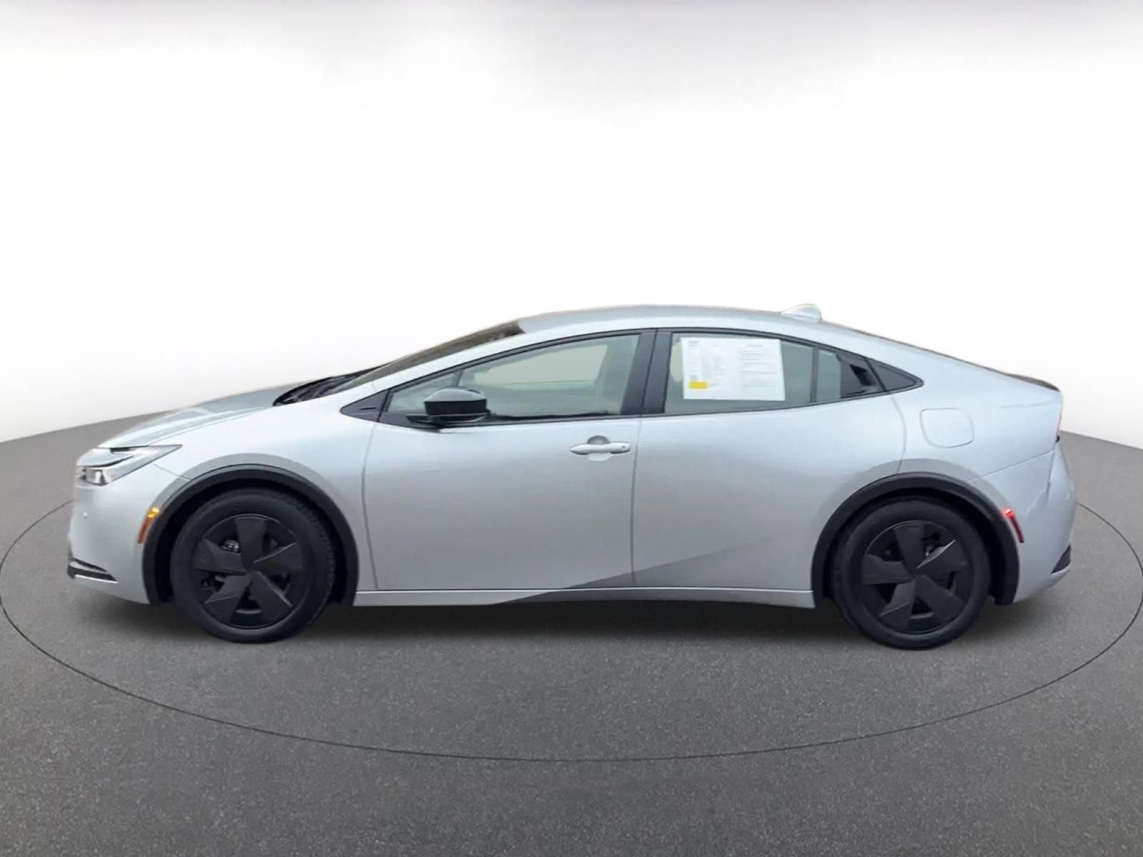 Used 2025 Toyota Prius LE image 9